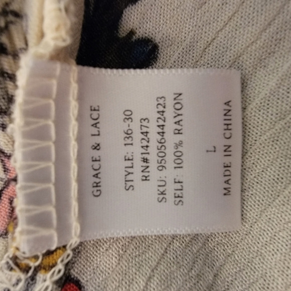 Large Grace & Lace Floral top - Picture 3 of 4